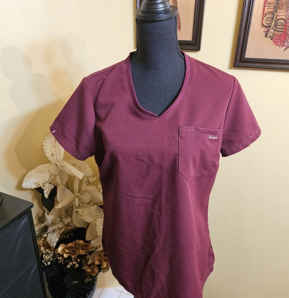 Jaanuu Women's Top in Burgundy - Picture 1 of 2